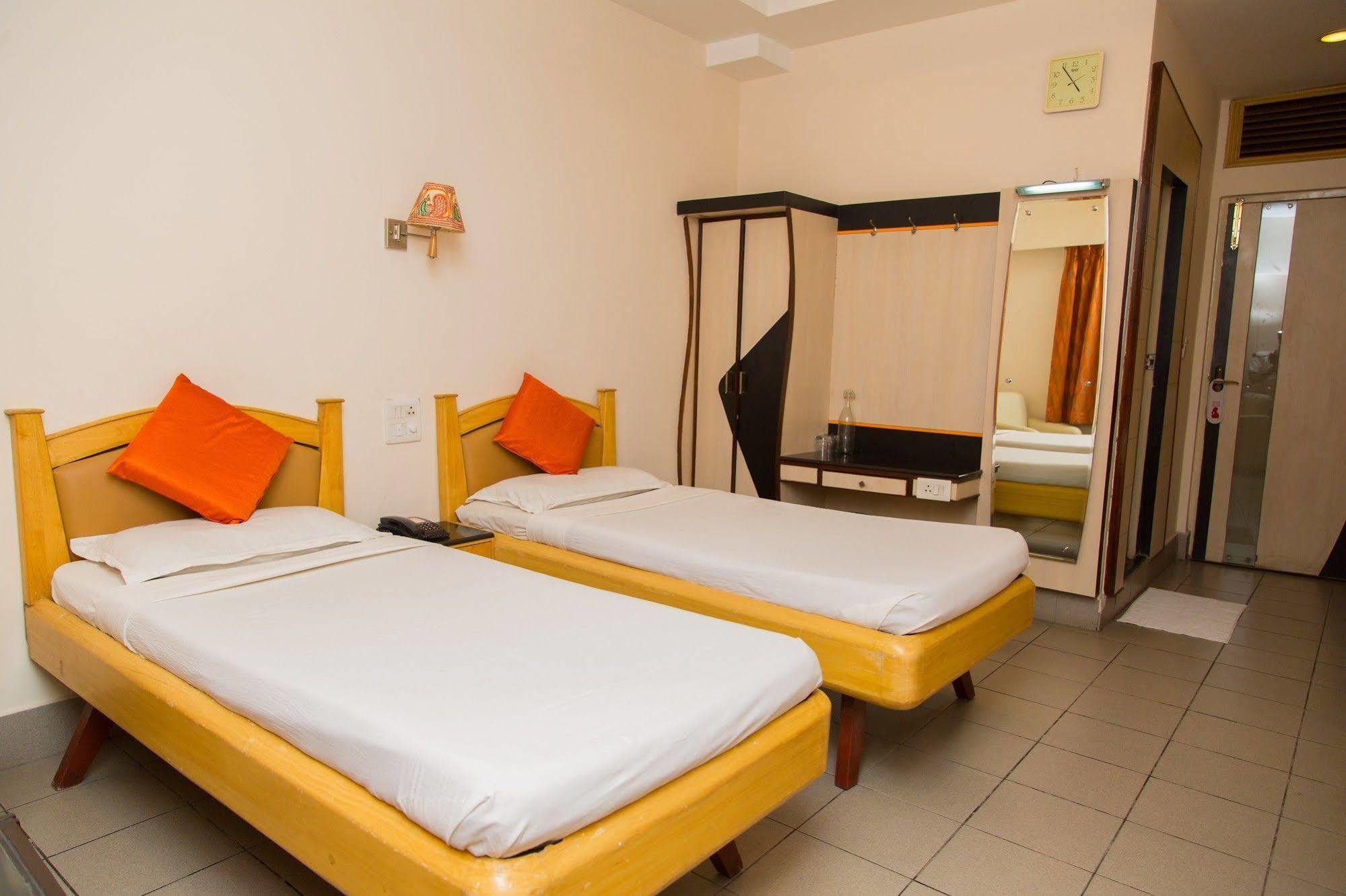 Fabhotel Kinnera Comforts Railway Station Visakhapatnam Buitenkant foto